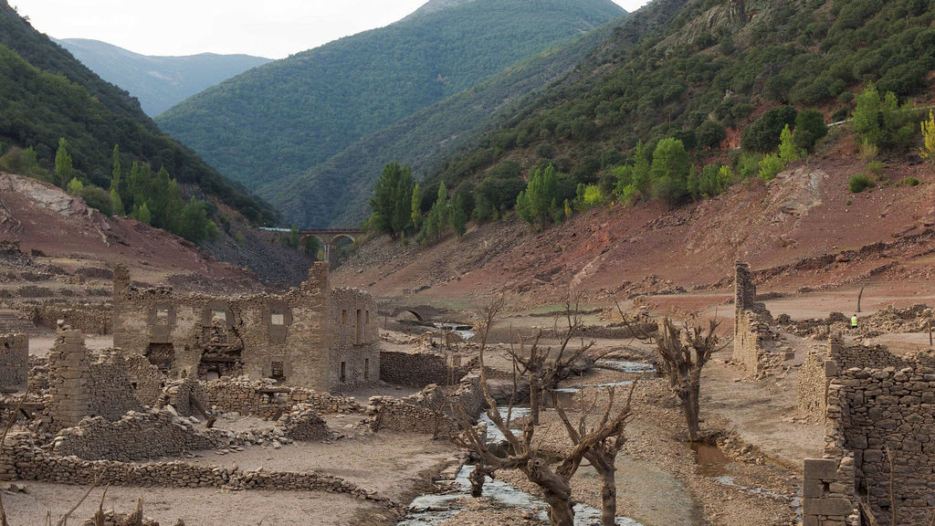 efectos de sequía en pantano de Aguilar (España)